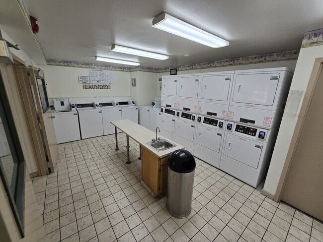 Laundry Room - 5325 Newcastle Ave