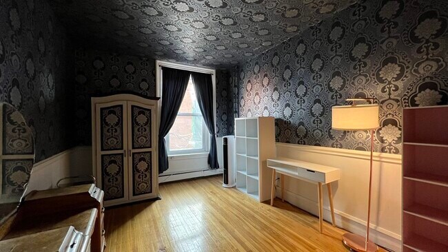 Building Photo - 351 Beacon St