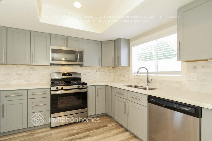 Building Photo - 15830 N 59th Dr