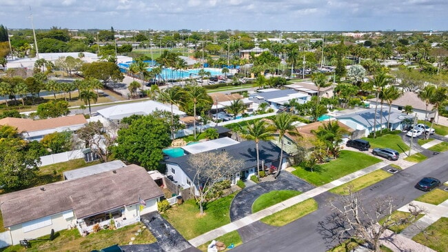 Building Photo - 603 SE 7th Ave