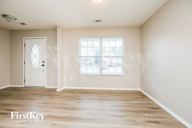 Building Photo - 2875 Creekbend Dr