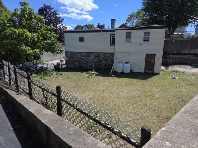 Building Photo - 155 Thomas St