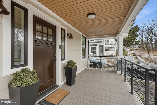 Building Photo - 2211 Franklin St NE