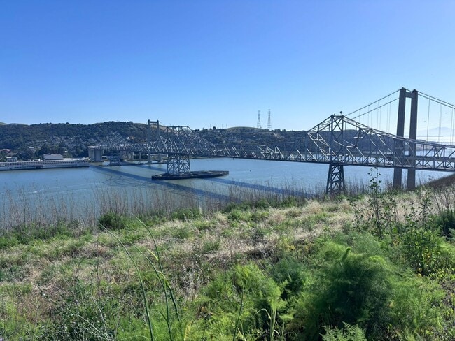 Building Photo - $1900.00-Remodeled 2 Bed 2 Bath, Condo in Glen Cove,(Vallejo) - Downstairs Unit