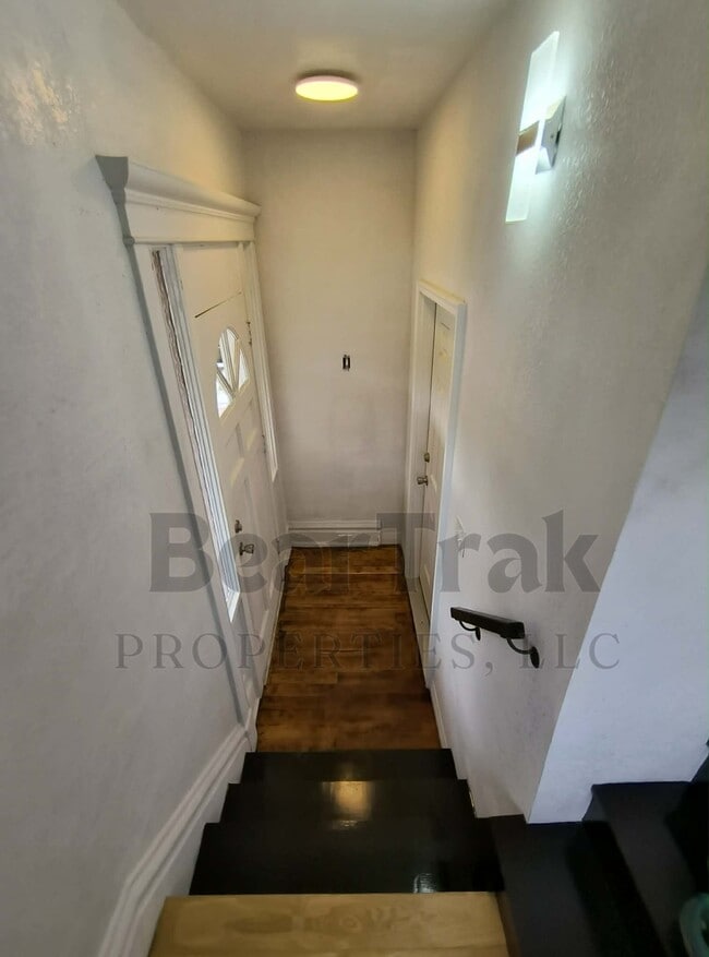 Building Photo - 1339 Charles St
