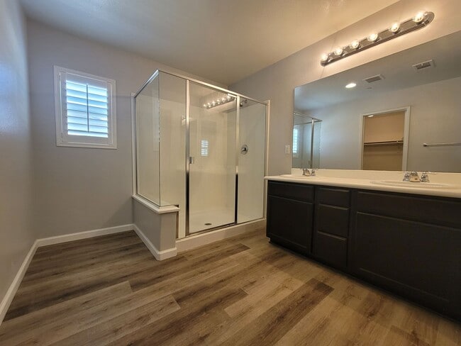 Building Photo - Modern 2-Story 4-Bedroom Home in Jurupa Va...