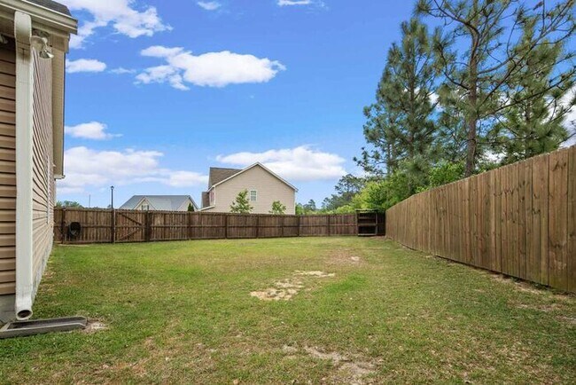 Building Photo - 3 Bedroom Ranch w/ Bonus