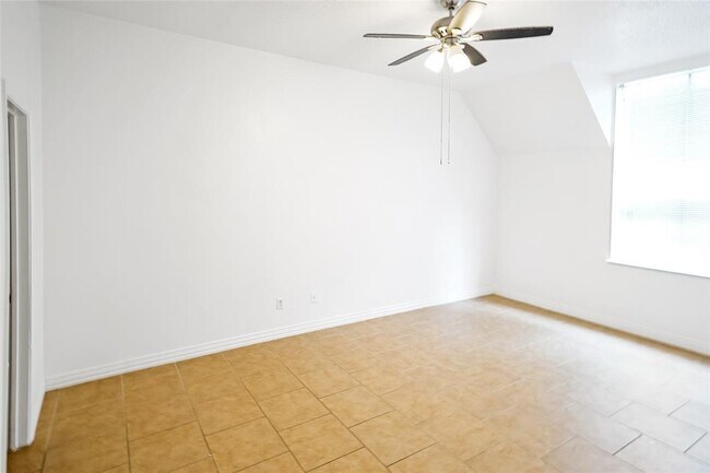 Building Photo - 2107 Hazlitt Dr