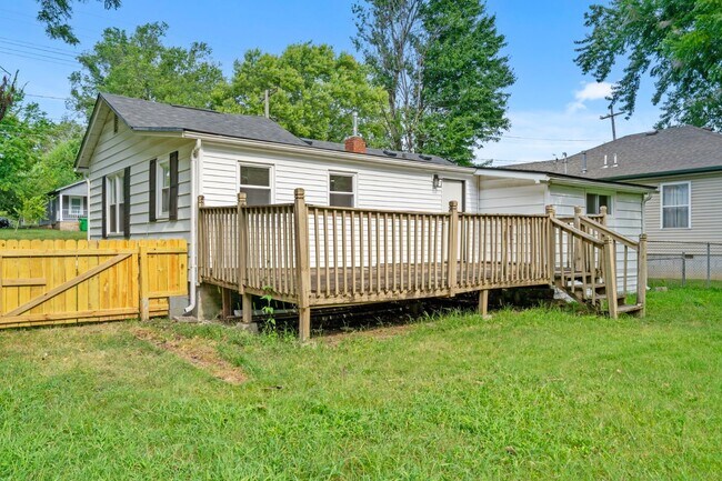 Building Photo - 2100 N Nettleton Ave