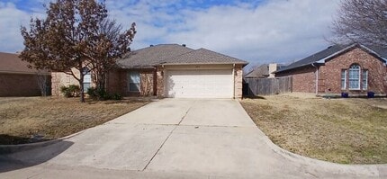 Building Photo - Summerfields Beauty: Oversized Kitchen + Flex 4th Bedroom