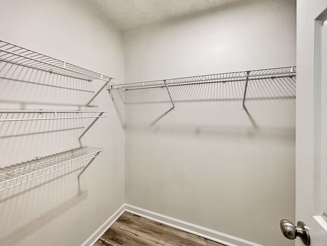 Building Photo - Spacious 5-Bedroom Home Near Lake Acworth!