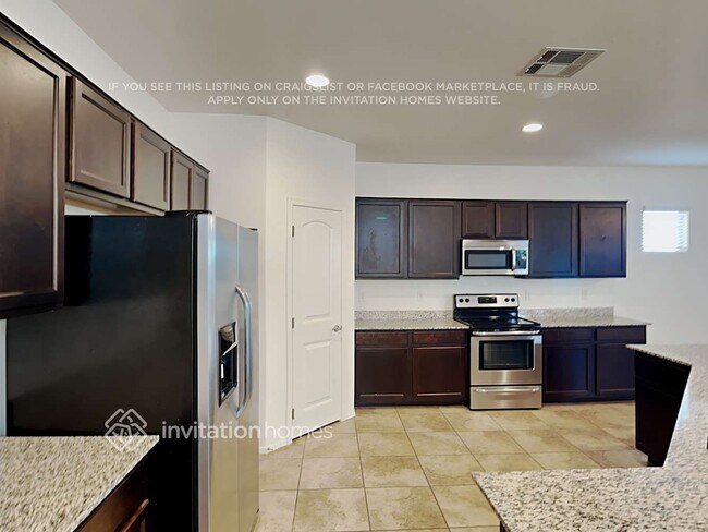 Building Photo - 1285 E Palomino Way