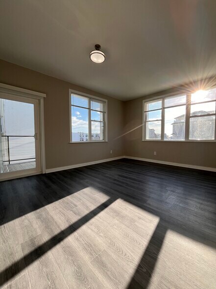 Building Photo - 101 S Victoria Ave