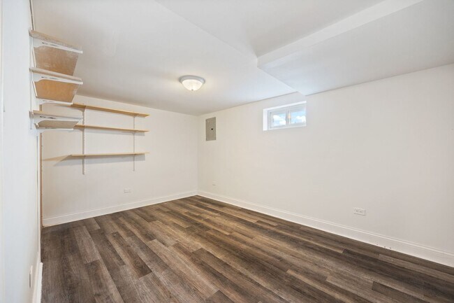 Building Photo - 4850 N Clifton Ave