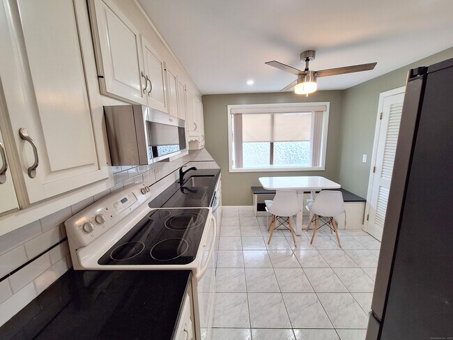 Building Photo - 238 Skyview Dr