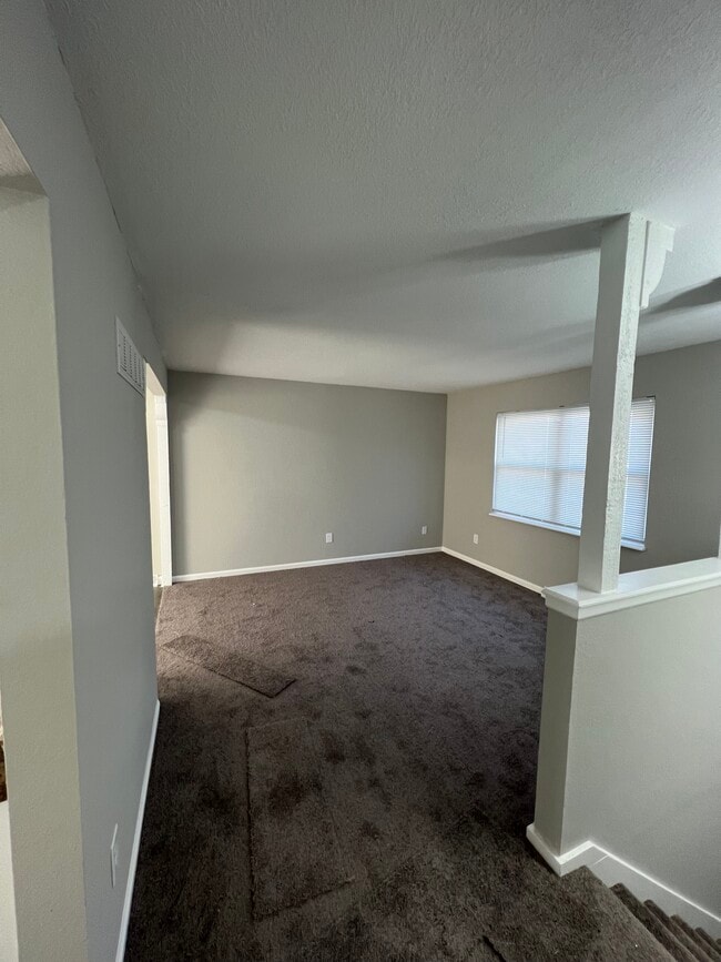 Building Photo - 1800 SE Abbey St