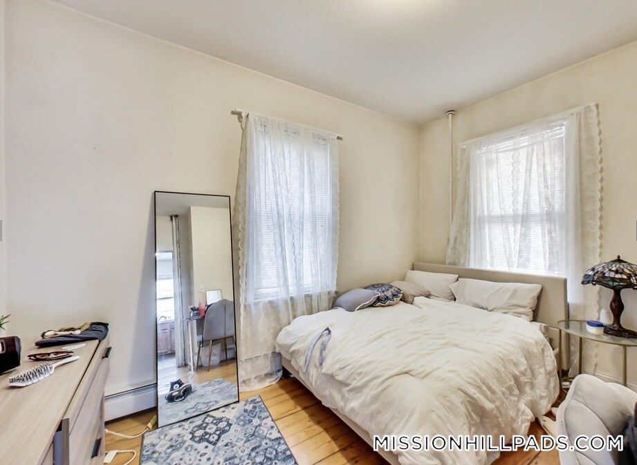 Building Photo - 47 Hillside St