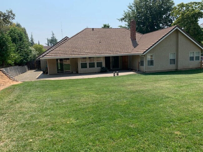 Building Photo - 6015 Oak Hill Dr