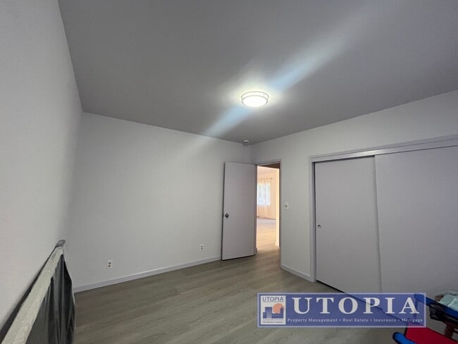 Building Photo - RENT SPECIAL: $500 off first months rent if lease is signed by end of March!! Newly Renovated Coz...