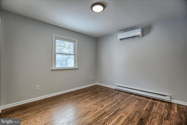 Building Photo - 164 N Fairville Ave