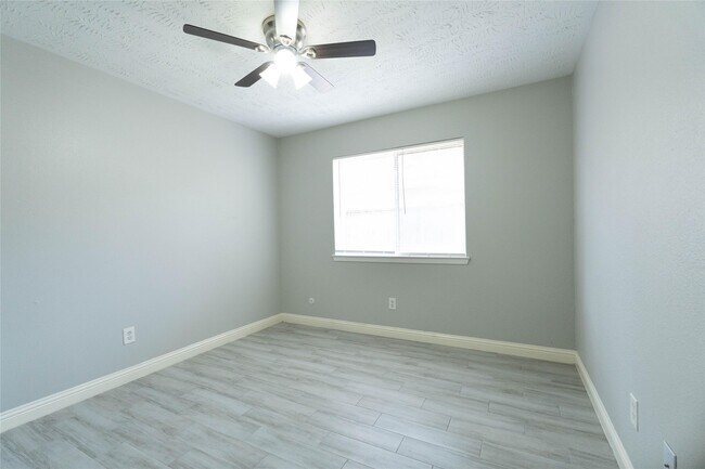 Building Photo - 9122 Benwick St