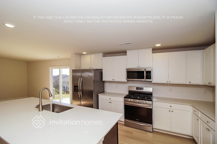 Building Photo - 360 Hollingswood Dr