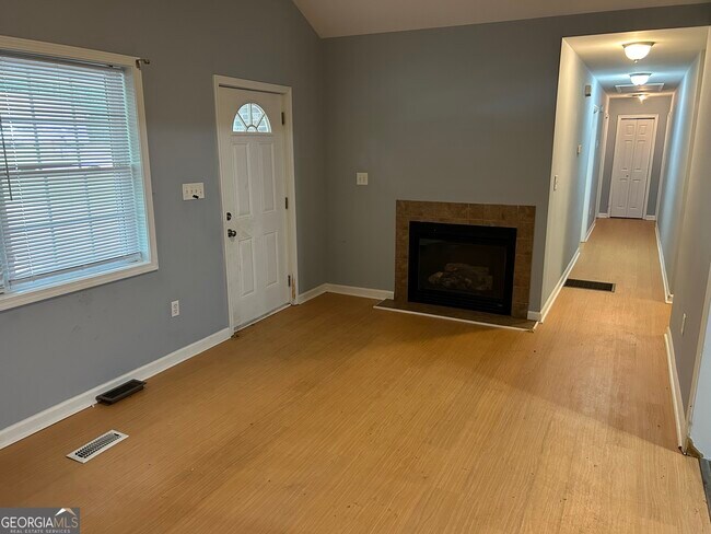 Building Photo - 355 Tall Tree Rd