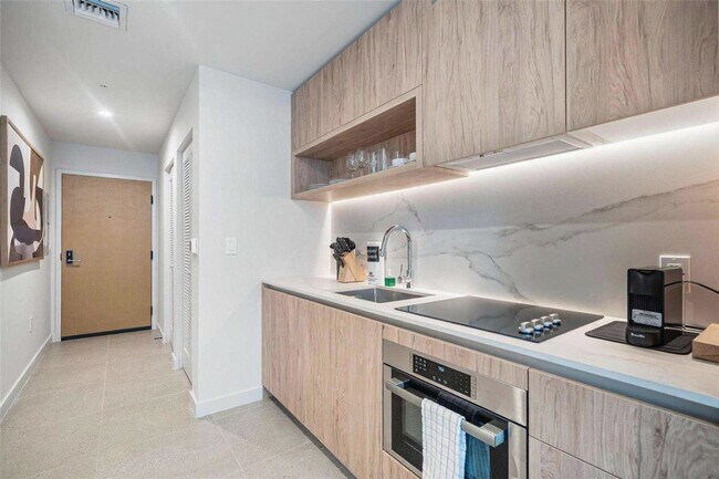 Building Photo - 601 N Miami Ave