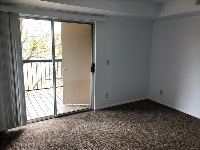 Building Photo - Hunters Run Condominium
