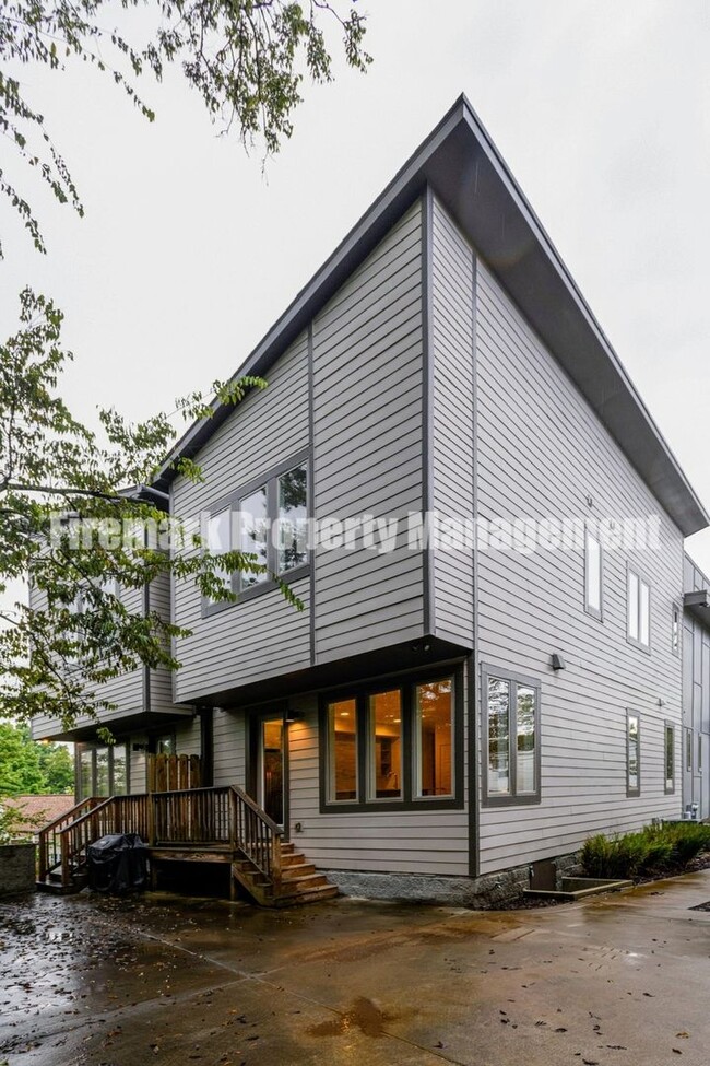 Building Photo - Modern 3 bedroom Home in East Nashville!!