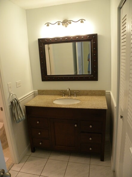 Vanity Main Bath - 7135 Collins Ave