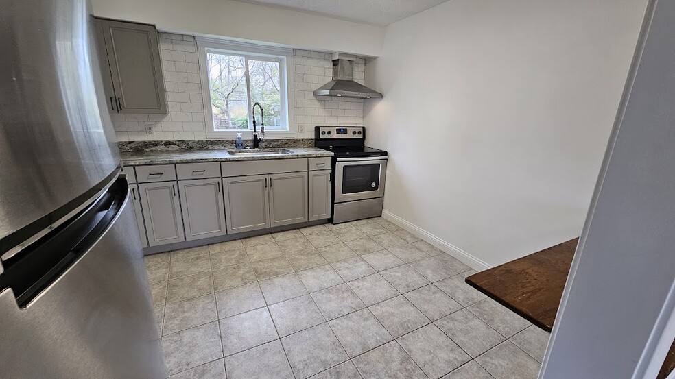 Kitchen - 5474 Terrace Ave