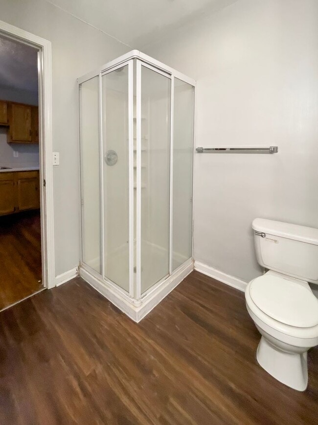 Building Photo - PRELEASING for AUGUST! Close to Campus: Washer and Dryer Included