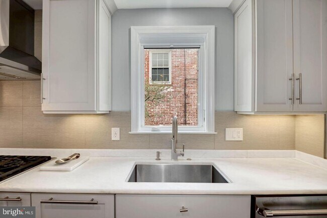 Building Photo - 4708 Yuma St NW