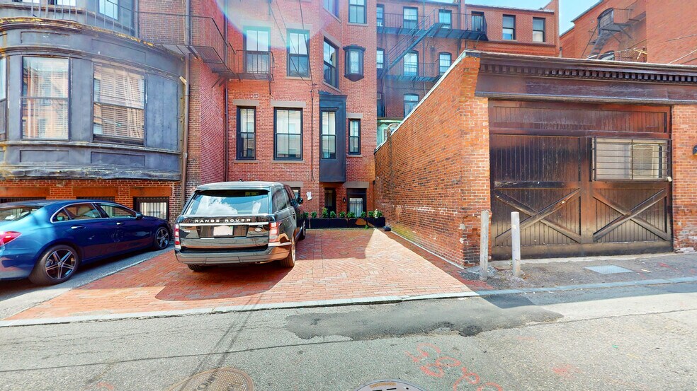 Building Photo - 279 Marlborough St