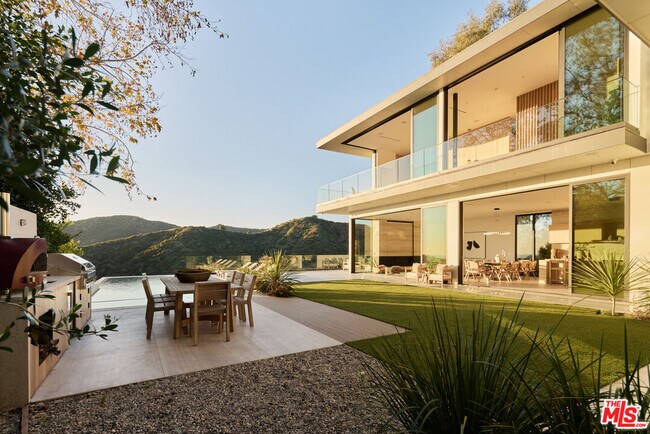 Building Photo - 1149 Linda Flora Dr