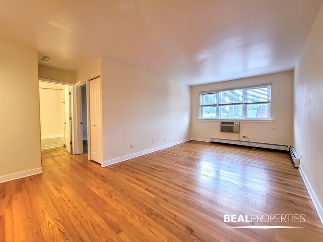 Building Photo - 625 W Wrightwood Ave