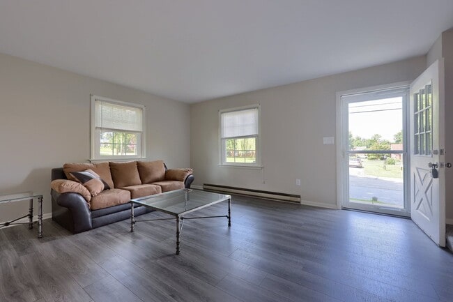 Building Photo - 131 Highview Dr