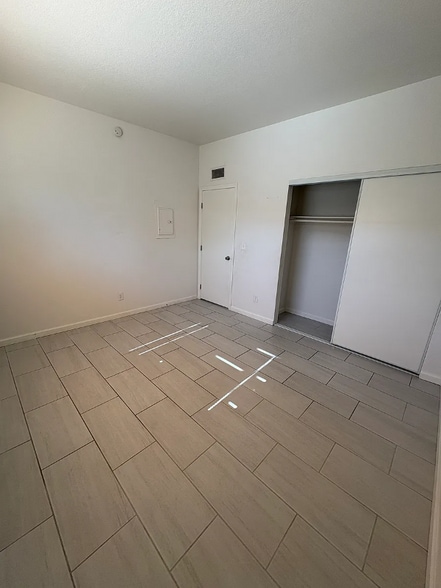 Building Photo - 117 E King Rd