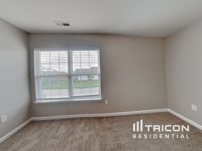 Building Photo - 151 N Great White Way