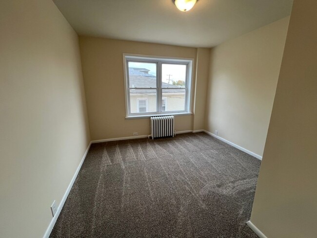 Building Photo - 955 E Main St