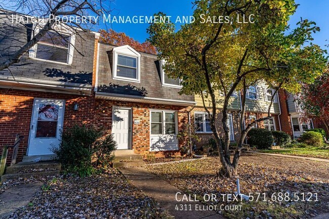 Building Photo - 3 Bed, 3 Level Townhome