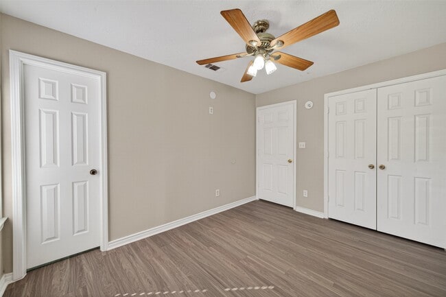 Building Photo - 210 N Shirley Ln