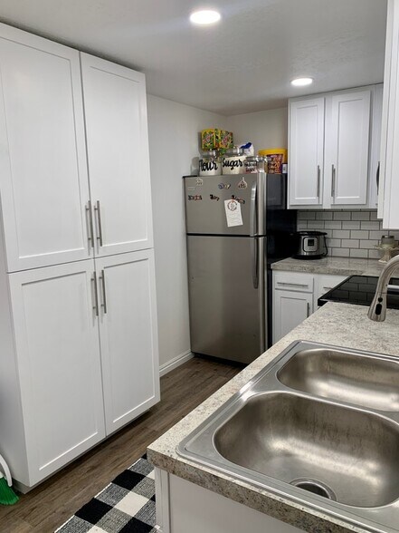 Building Photo - 2145 Hickock Way