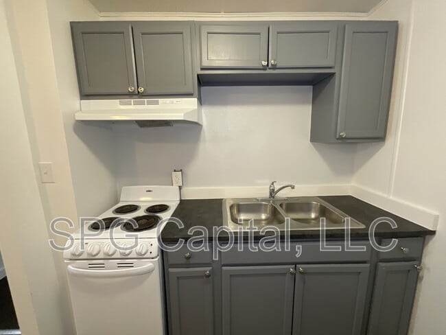 Building Photo - 152 Lincoln St