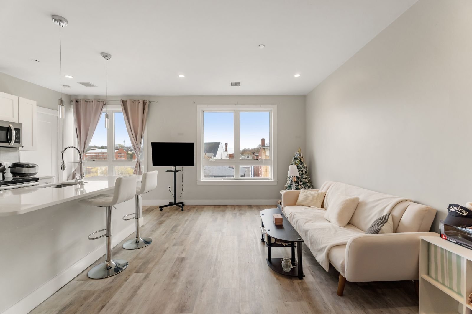 Building Photo - 1457 Tremont St