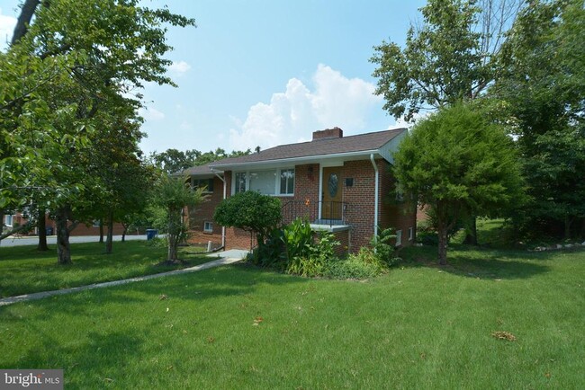 Building Photo - 9 Tecumseh Dr