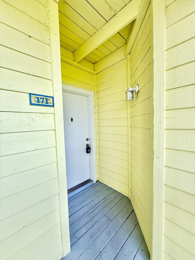 Building Photo - 455 Alt 19