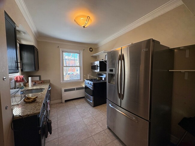 Building Photo - 3 Bedroom/1.5 bath house with Basement and Fenced Backyard!