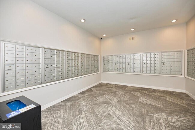 Building Photo - 851 N Glebe Rd